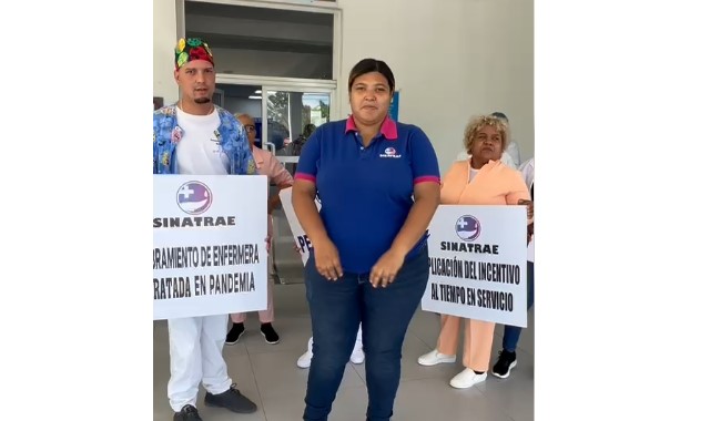 Enfermeras del Sinatrae protestan en el Hospital Vinicio Calventi por mejores condiciones y nombramientos