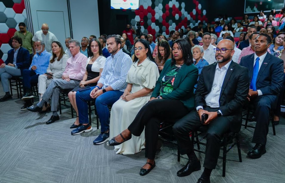Lanzan medio digital TransversalRD con panel sobre libertad de expresión y Big Tech