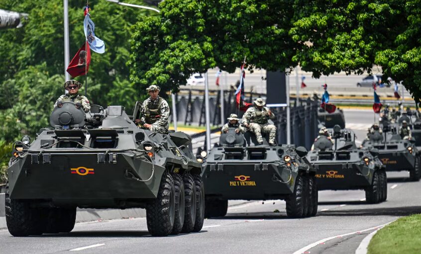 Régimen de Maduro militariza Caracas en medio de crecientes tensiones con Estados Unidos