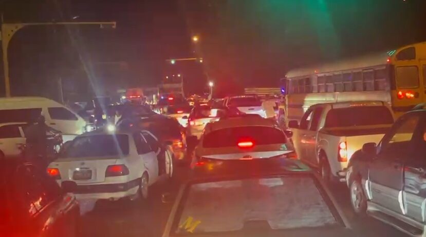 Lluvias intensas generan caos vehicular en avenidas de Santiago