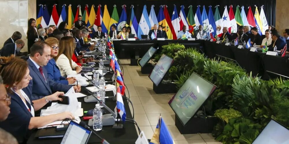 La CELAC convoca a una reunión de urgencia por despliegue militar de EE.UU. en el Caribe