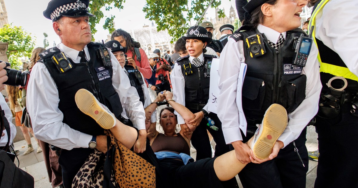 Cerca de 150 manifestantes detenidos en Londres por apoyar grupo propalestino prohibido