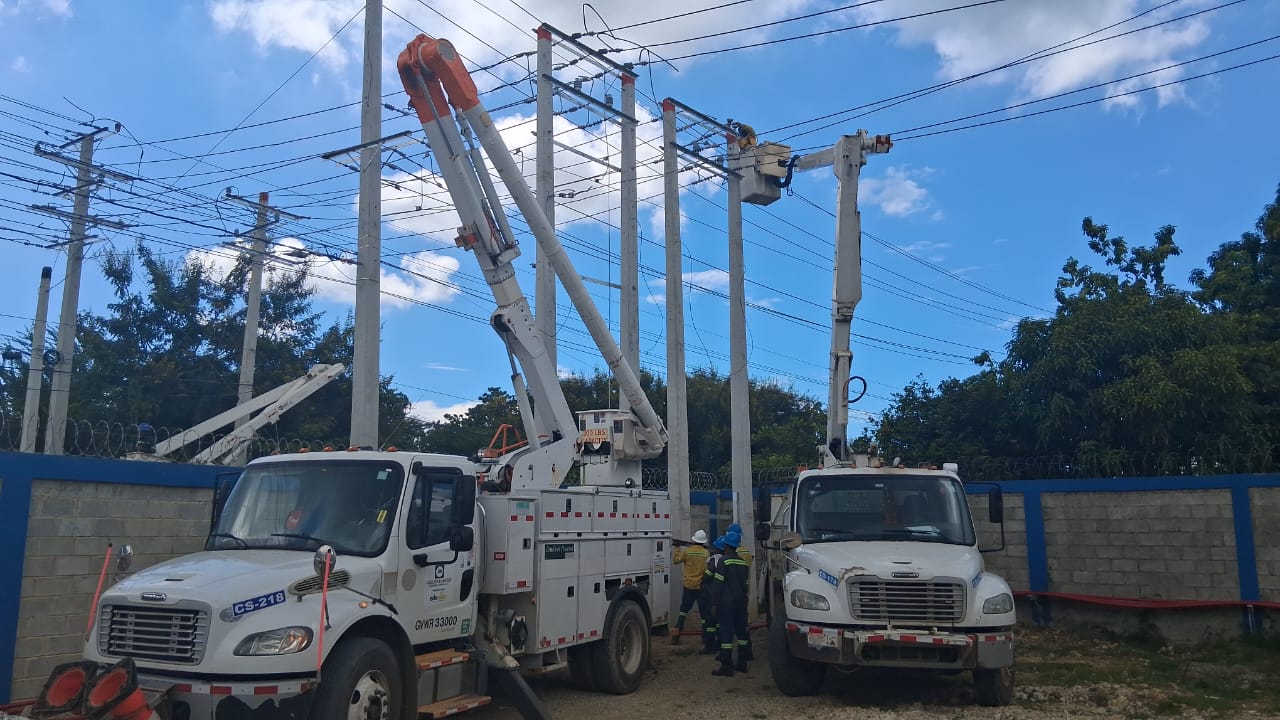 Edeeste inicia trabajos para reforzar suministro eléctrico en la Jacobo Majluta