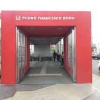 Un autobús choca contra estación del Metro Pedro Francisco Bonó; una mujer resulta herida