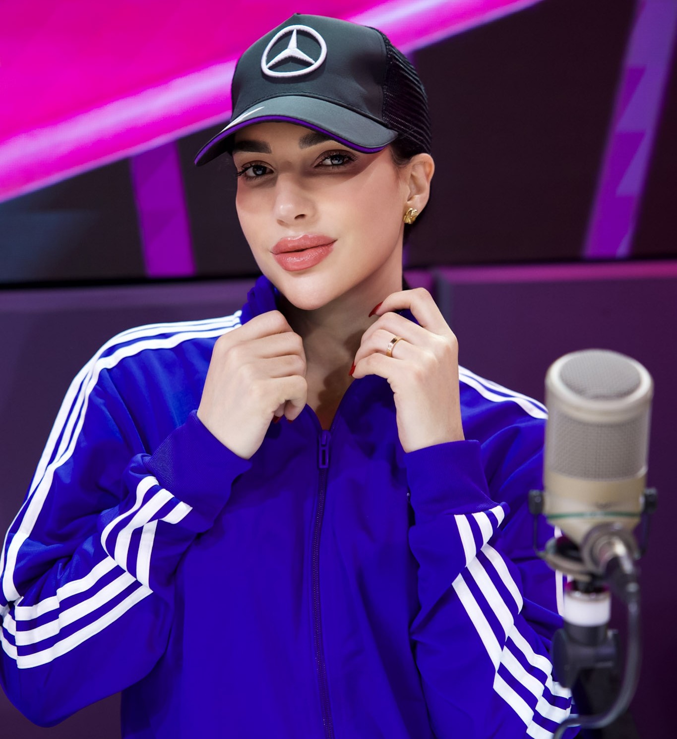 Amelia desmiente a Dj Adoni y afirma que este sí ha estado con una "baturra"