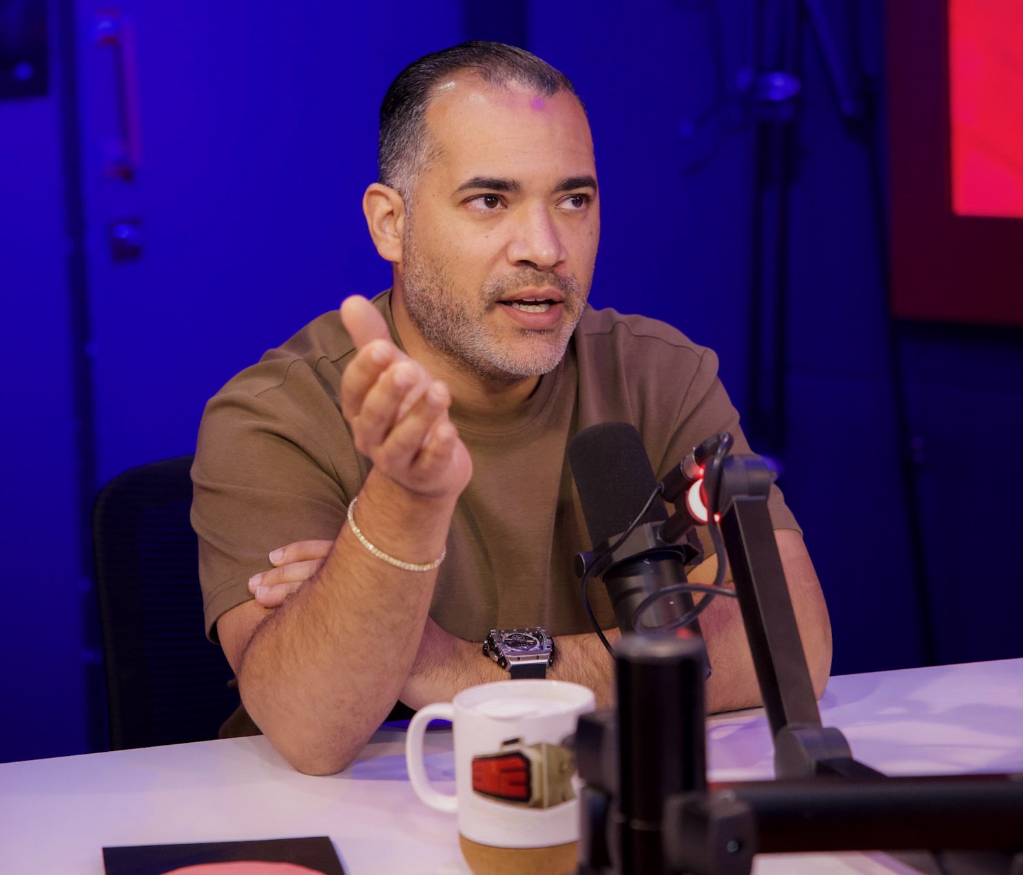crítica de Martínez Brito ante la suspensión parcial de labores