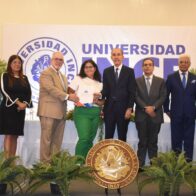 MESCyT entrega 27 becas nacionales para estudiantes en la Universidad INCE