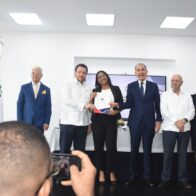 MESCyT entrega más de 200 becas a jóvenes de Universidad del Caribe