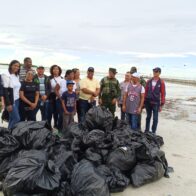 Medio Ambiente desarrolla jornada de limpieza en Boca Chica en el marco del Día Internacional de Limpieza de Playas