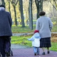 Anuncian incentivo de $200 para abuelos encargados del cuidado de sus nietos