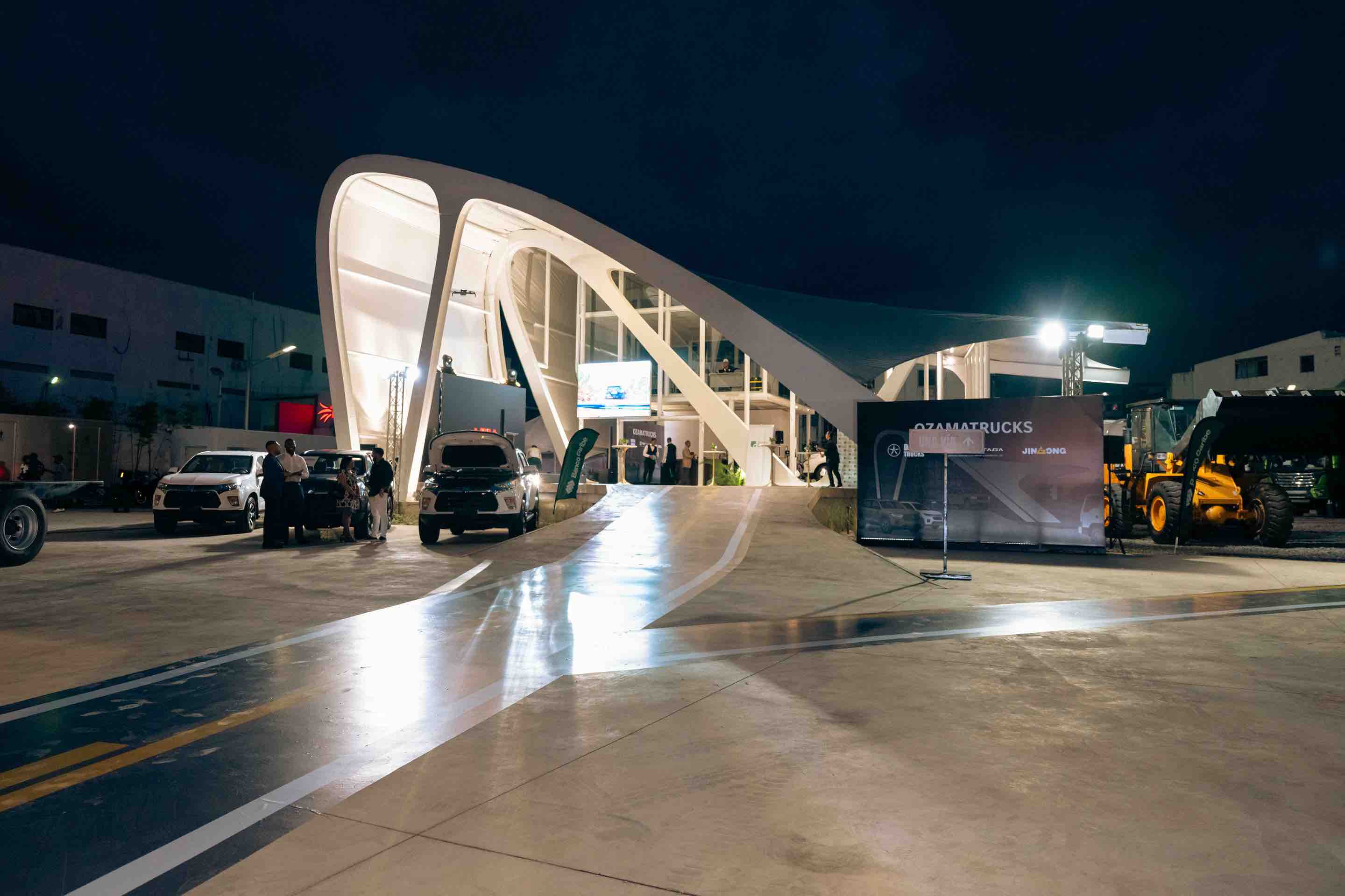 Ozamatrucks inaugura su Sucursal 27 de Febrero y reafirma su liderazgo en transporte de carga