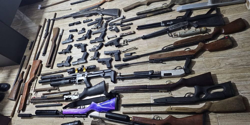 Policía y MP desmantelan armería clandestina y ocupa 33 armas en San Cristóbal