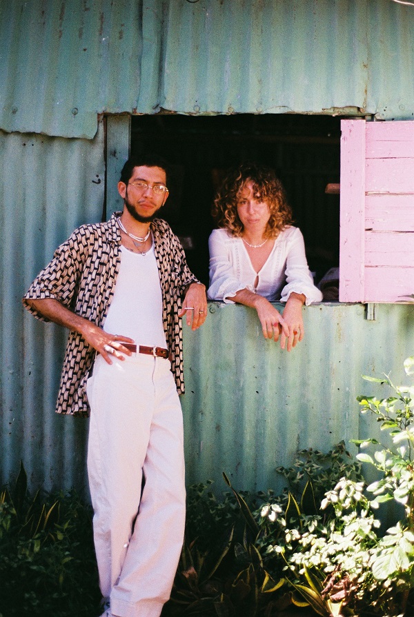 Hacerte Ve’": una seductora fusión entre Lena Dardelet y Seba Otero al ritmo del afrobeat