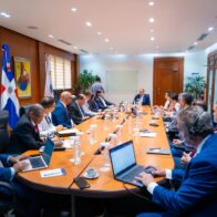 El ministro de Hacienda y Economía, Magín Díaz, recibió este lunes a la delegación del Fondo Monetario Internacional (FMI).