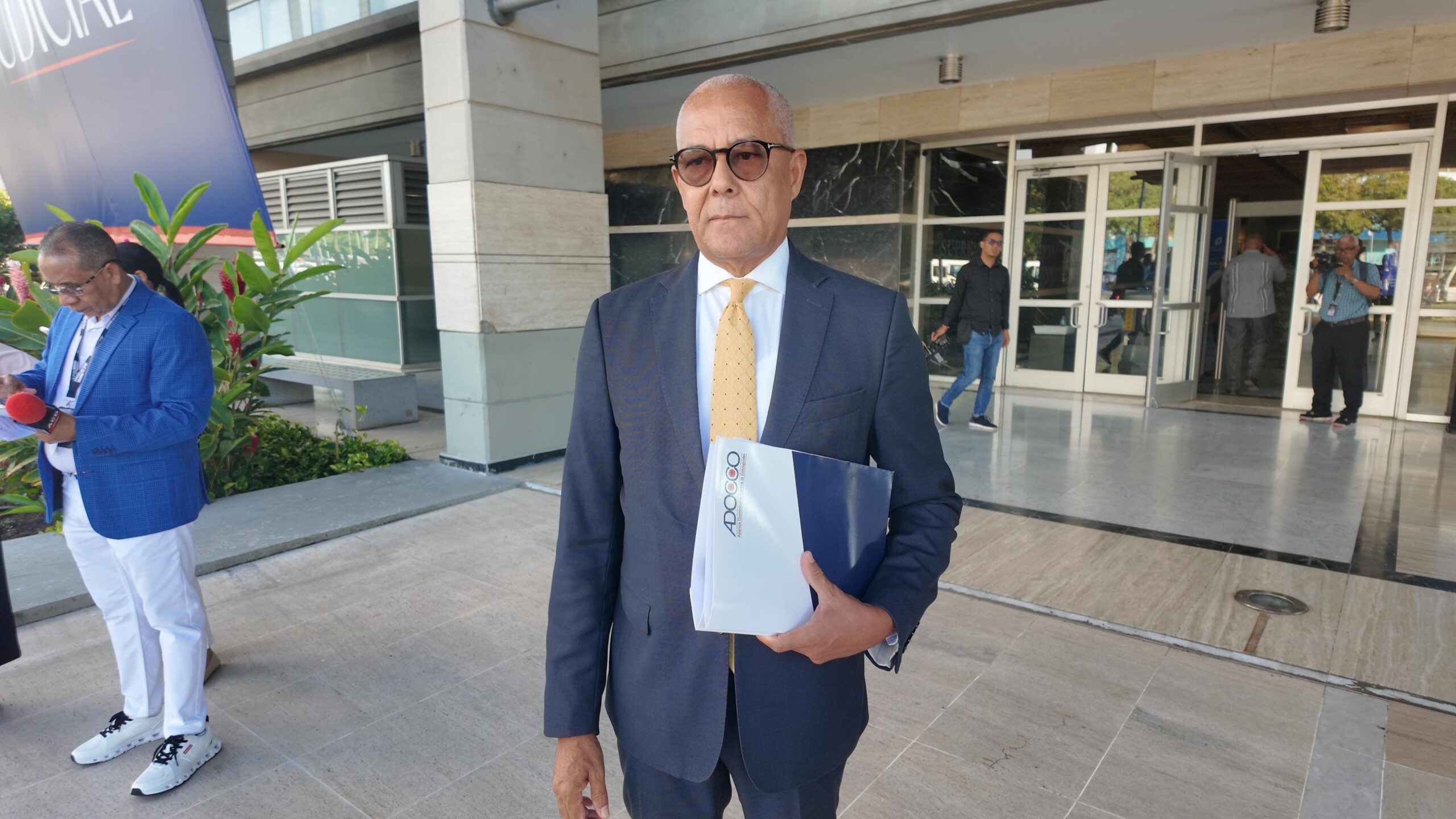 ADOCCO denuncia a exministro de Educación por omitir bienes en declaración jurada