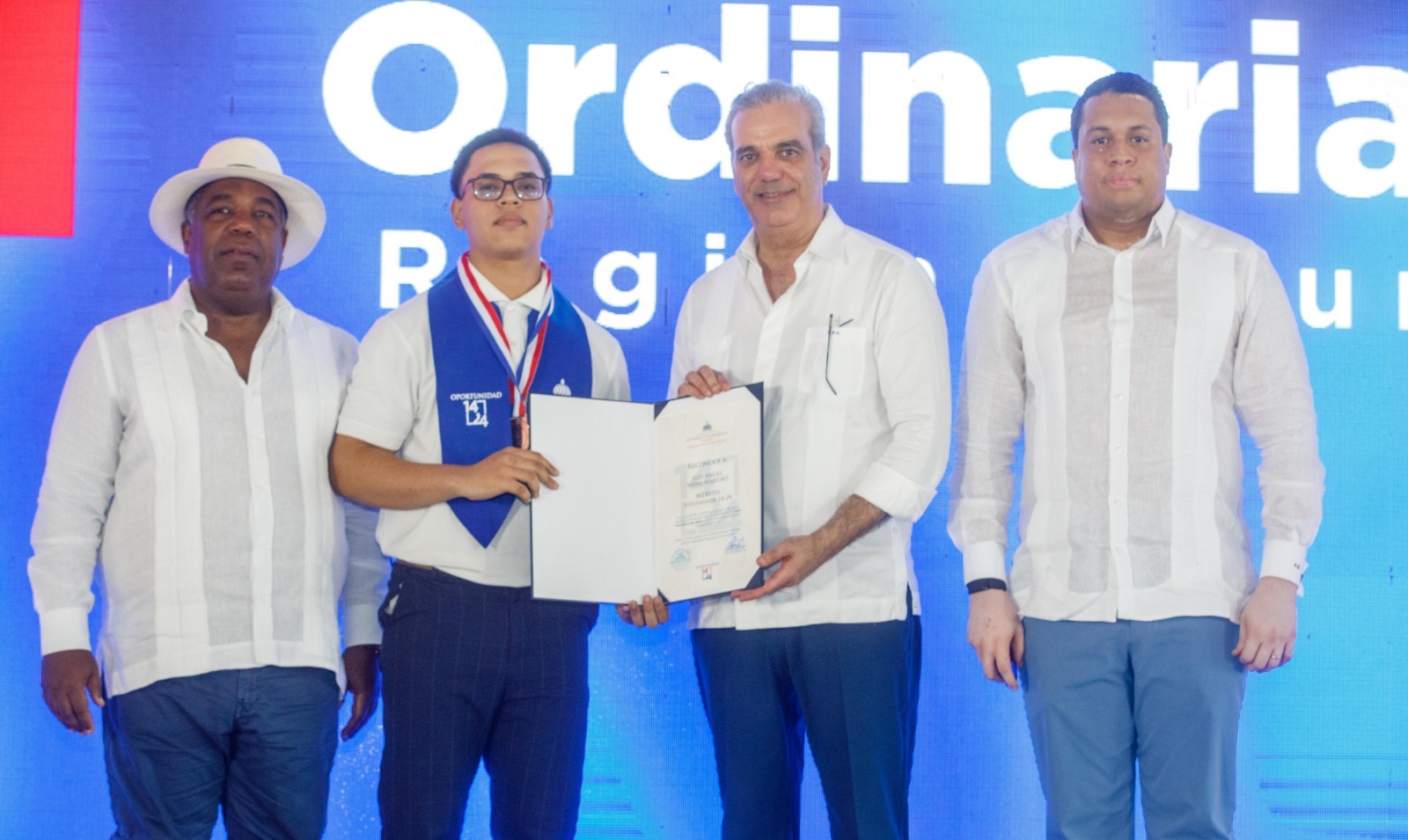 Más de mil jóvenes se gradúan del programa Oportunidad 14-24