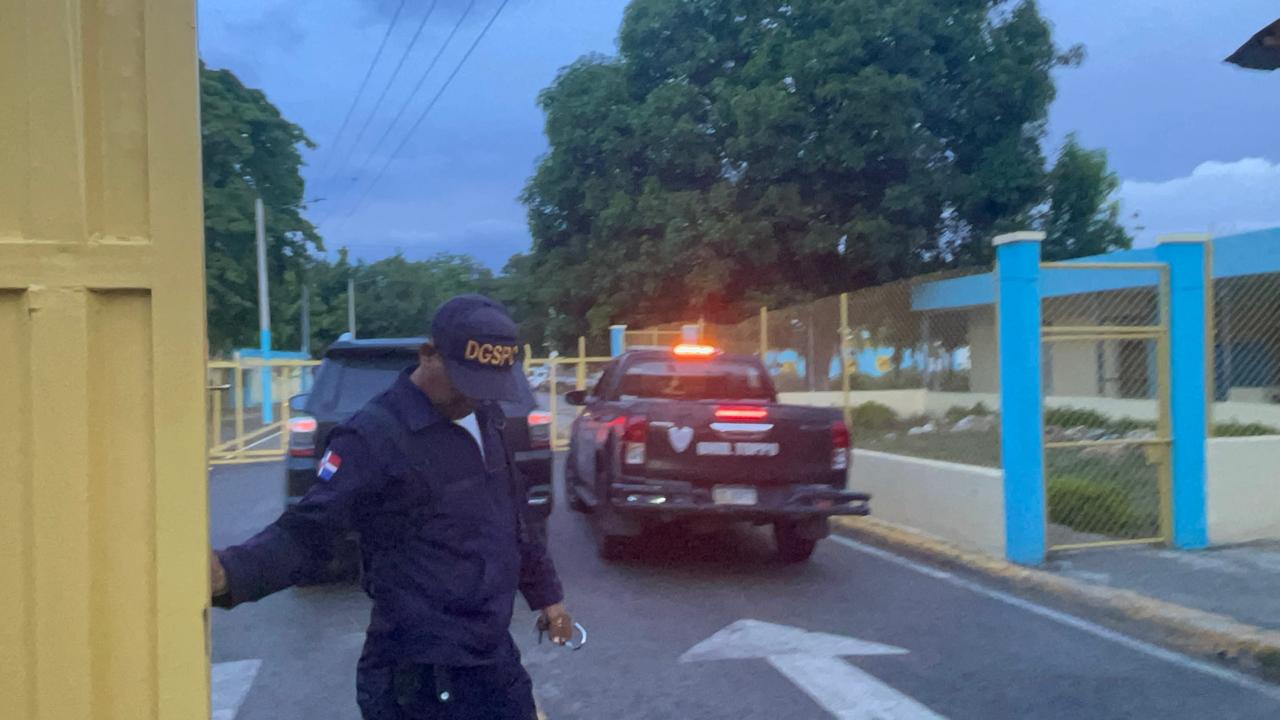 Trasladan a la exdiputada Rosa Amalia Pilarte al centro Rafey Mujeres en Santiago