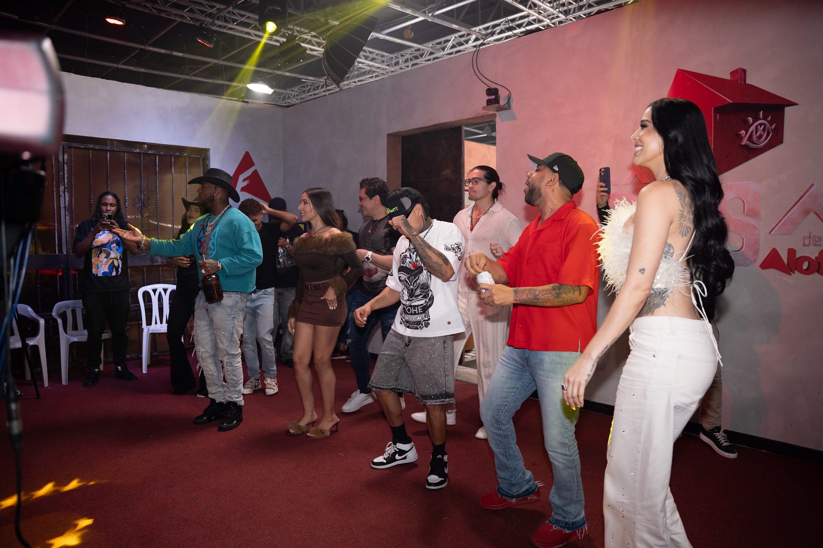 Integrantes de La Casa de Alofoke dejan a un lado las diferencias y celebran el cumpleaños de La Gigi