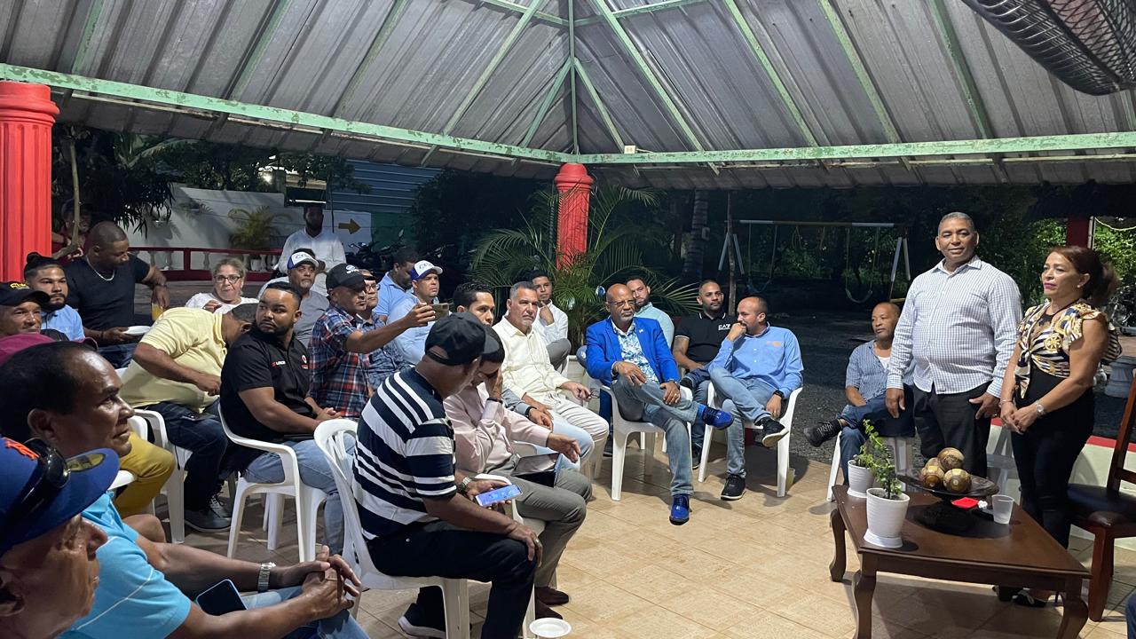 encuentro con dirigentes y comunicadores