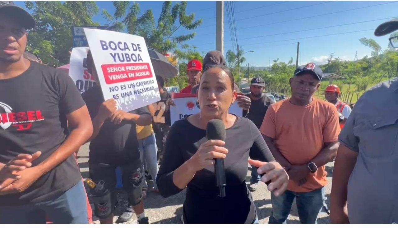 Comunitarios de Rincón de Yuboa reclaman puente seguro en la autopista Duarte