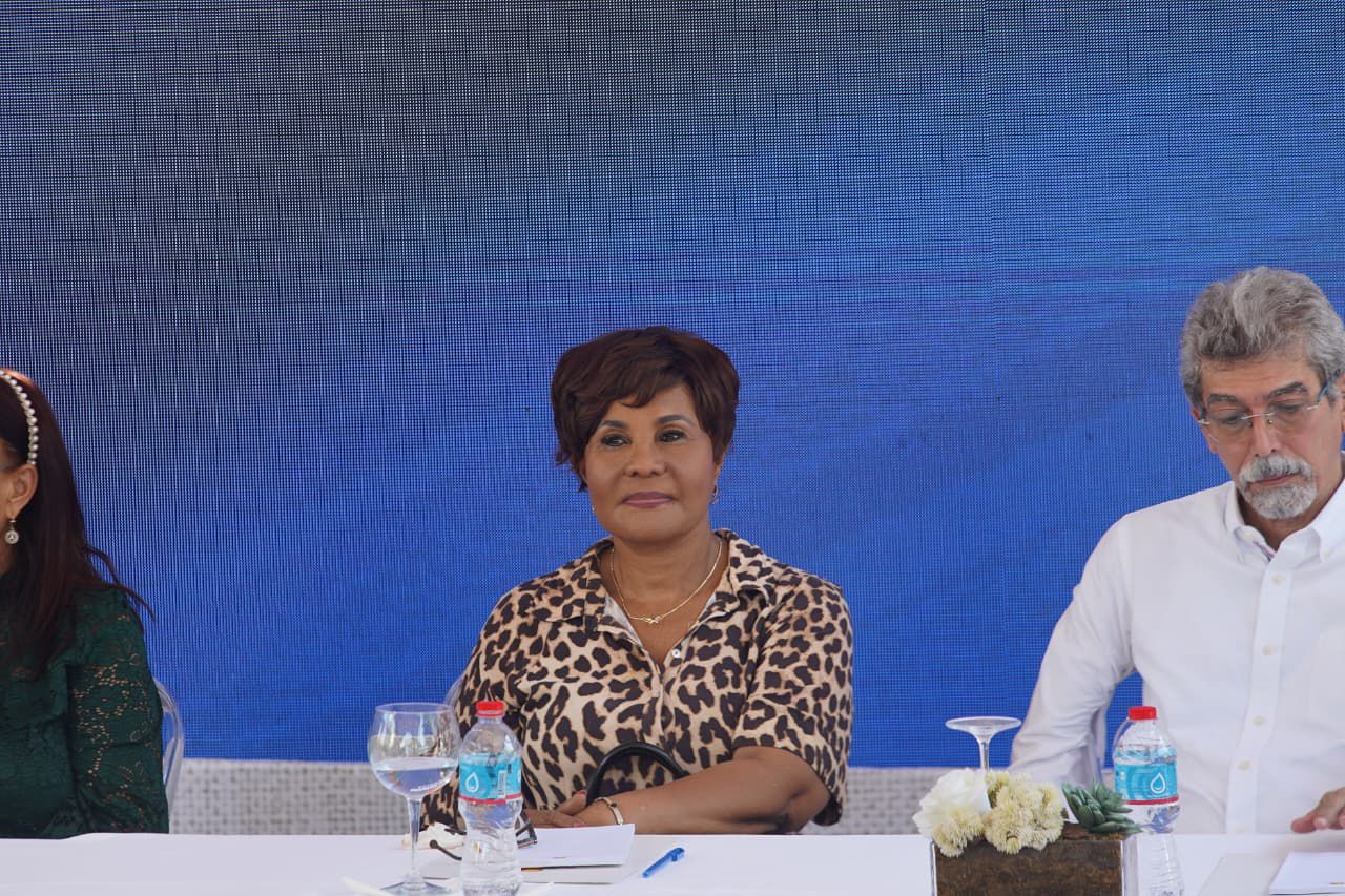 Josefa Castillo destaca a Boca Chica como marca país y respalda plan de turismo ordenado