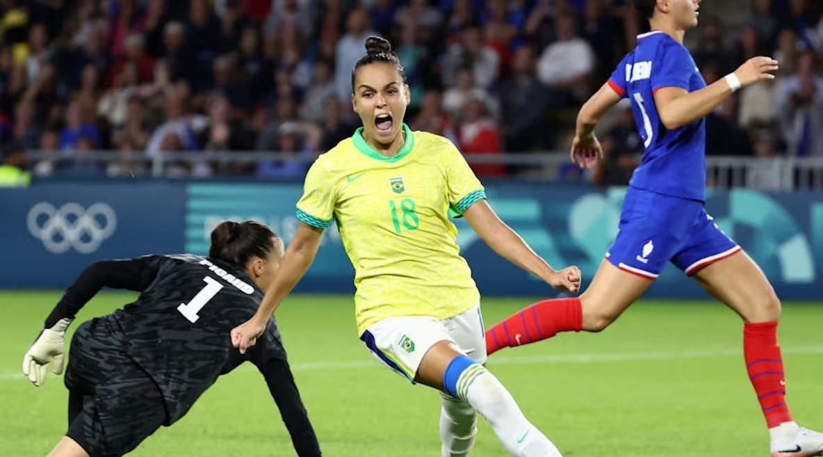 Brasil derrota a Francia y se medirá en semifinales a Italia