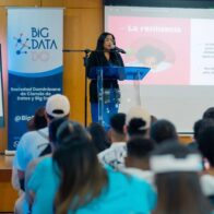 Walddy Lina imparte charla “Las mejores historias se escriben en silencio” en el Datathon 2025