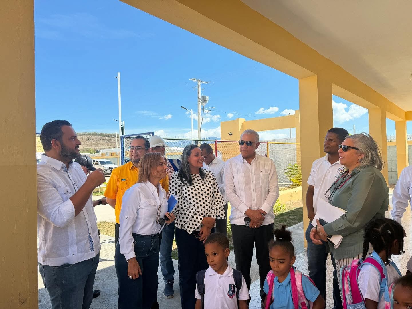 Gobernadora Minerva Navarro recibe al Ministro Administrativo de la Presidencia en Monte Grande