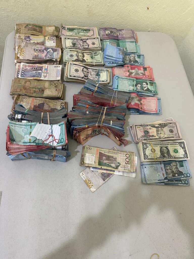 Detienen a haitiana con más de RD$3.5 millones de pesos y otras divisas en San Juan 5 | Noticias de hoy en República Dominicana Detienen a haitiana con más de RD$3.5 millones de pesos y otras divisas en San Juan