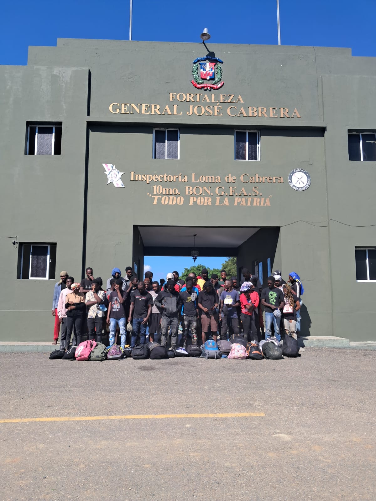 Ejército detiene a 48 nacionales haitianos indocumentados en Loma de Cabrera