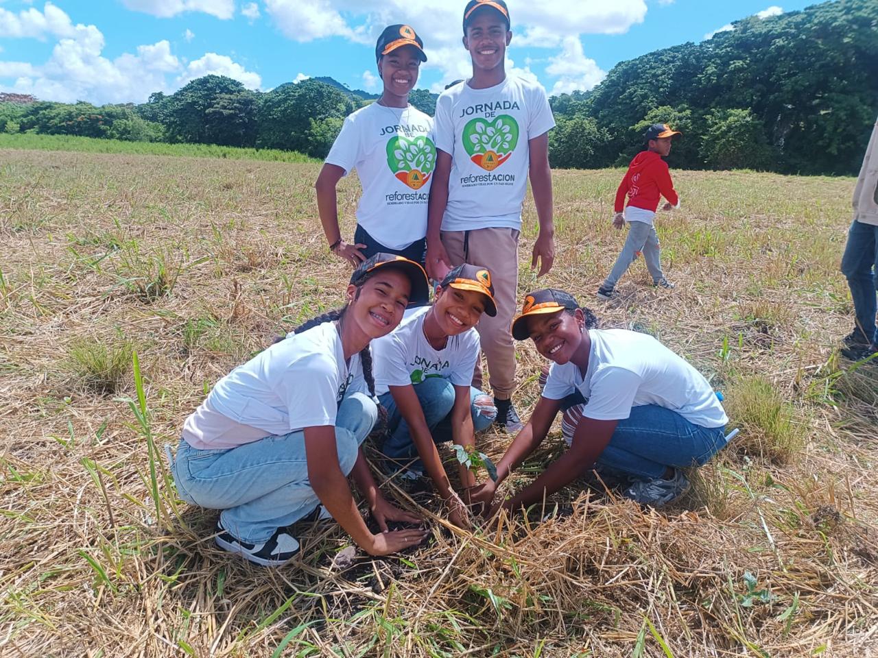 COOPSEMA impulsa jornada de reforestación en La Cuchilla, El Seibo