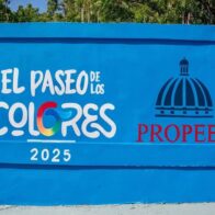 Gobernadora y autoridades locales acompañan al director de Propeep en inauguración del Paseo de Colores en Azua