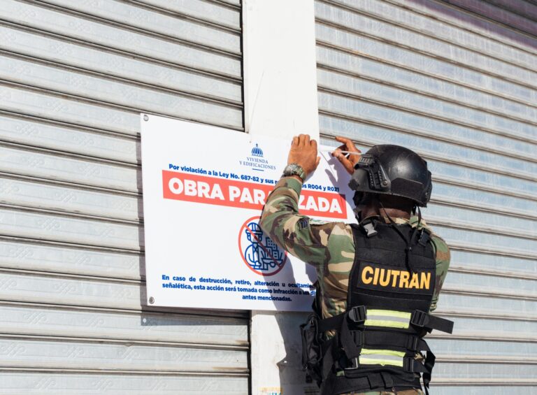 MIVED paraliza operaciones de varias naves y plazas comerciales en el GSD por riesgo de seguridad