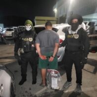 Arrestan dos hombres y una mujer e intervienen 36 paquetes presumiblemente cocaína