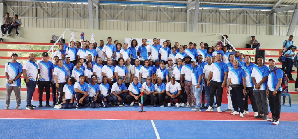 Recorrido de la Antorcha de los Juegos Escolares Nacionales llega a Bayaguana