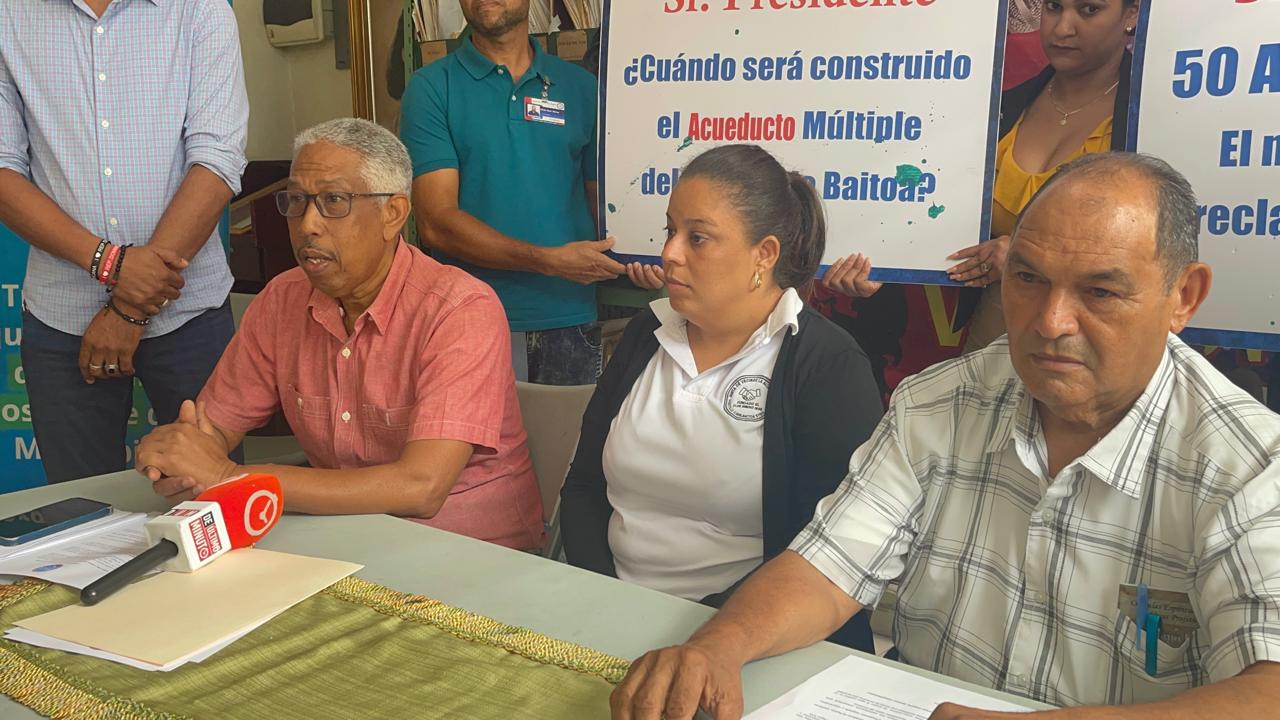 Comunitarios denuncian que a tres años del primer picazo no inician construcción de acueducto en Baitoa de Santiago