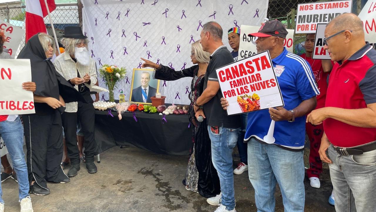 Realizan hora santa en Moca como forma de protesta contra el alto costo de la canasta básica