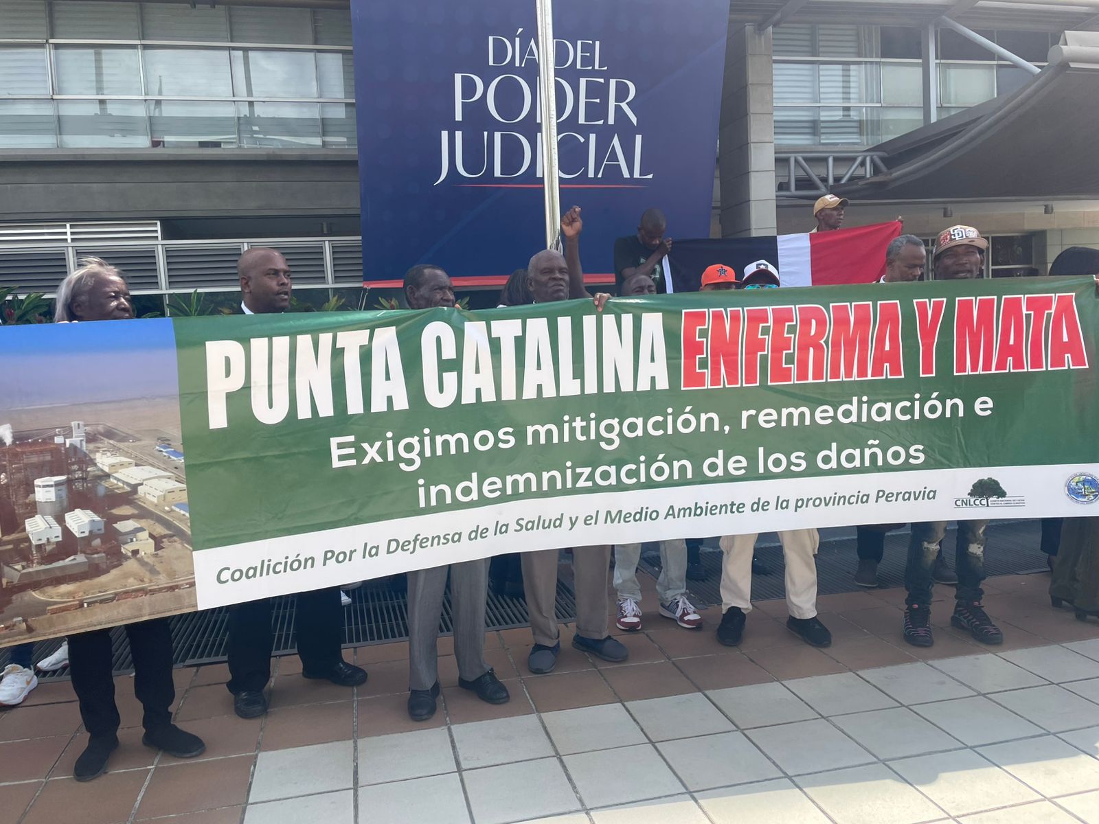 Denuncian Punta Catalina enferma y mata: Cientos de personas reclaman 3 mil millones por daños causados
