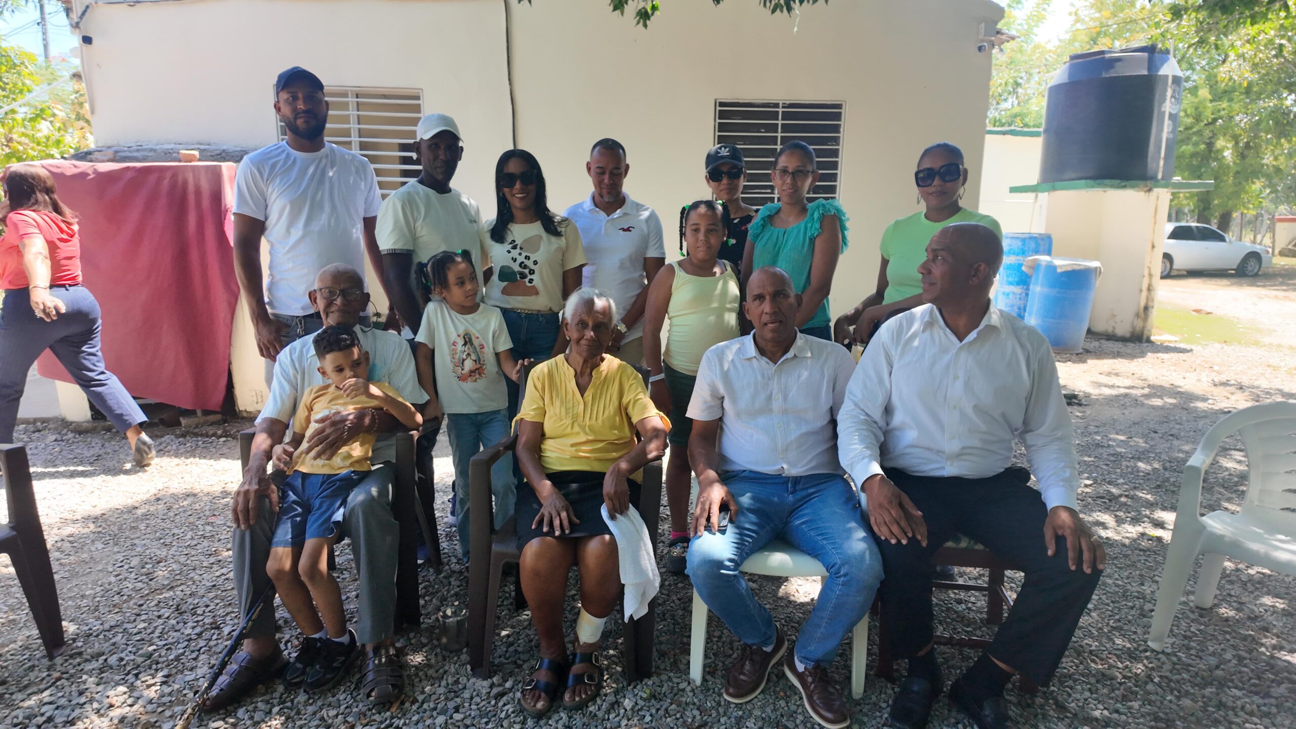 Desde Sierra Prieta, Fantino, familia de Crusita celebra su paso por La Casa de Alofoke
