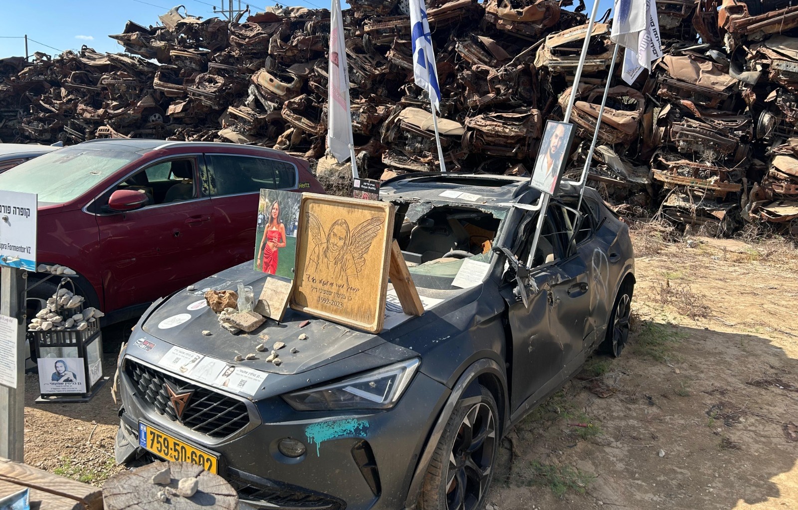 Cementerio de autos: memoria y esperanza a 703 días del 7 de octubre