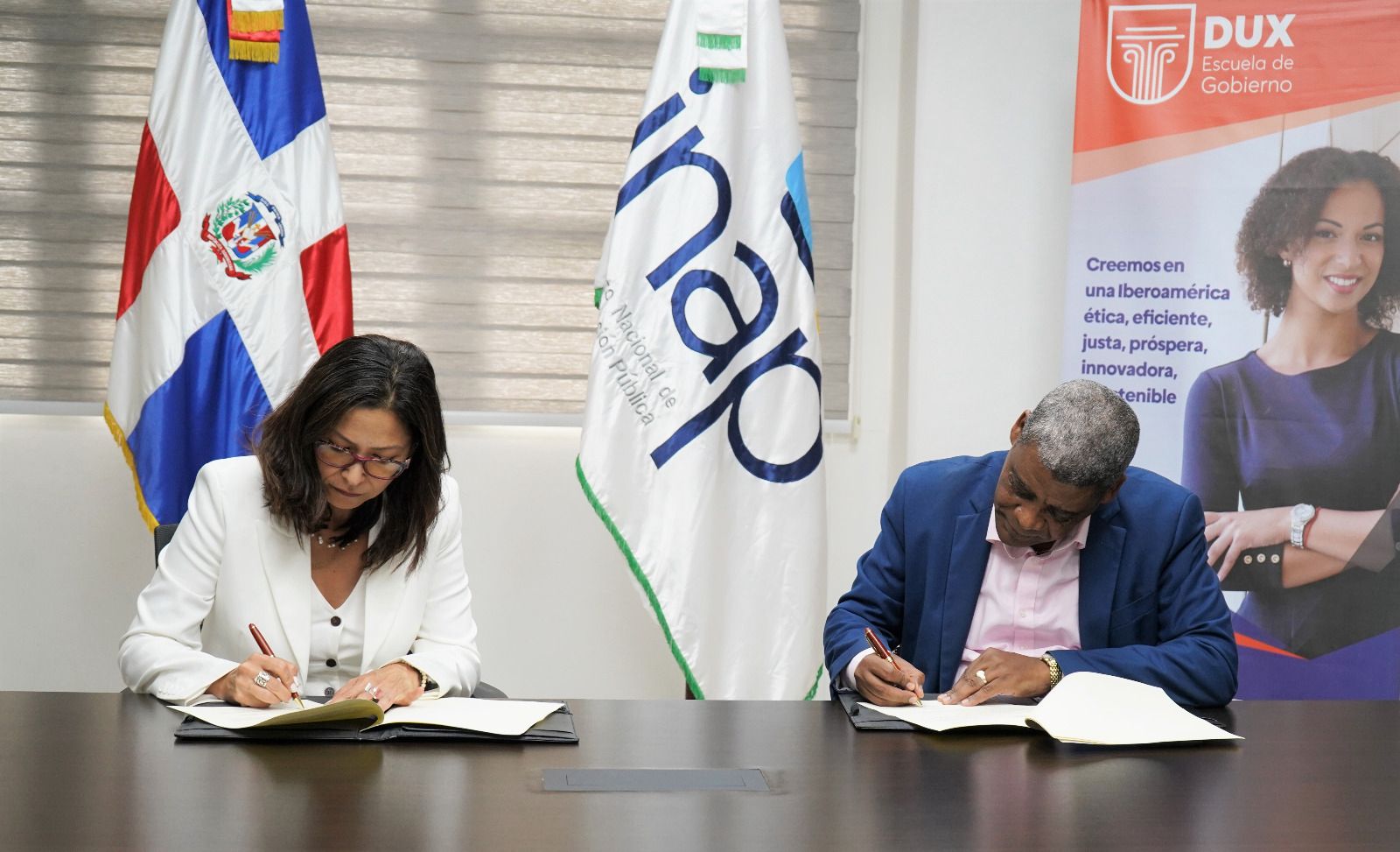 El INAP y DUX firman acuerdo de colaboración para la formación de servidores públicos
