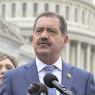 Congresista del Chicago más latino: las redadas de Trump buscan militarizar la ciudad