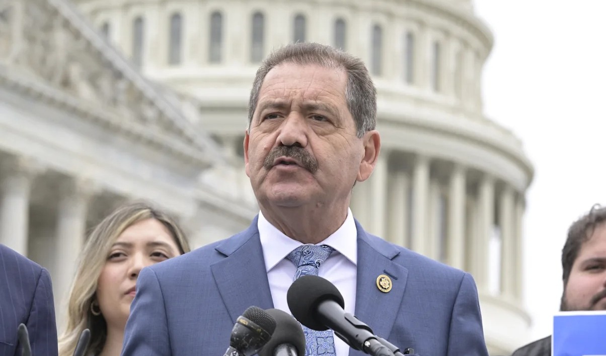 Congresista del Chicago más latino: las redadas de Trump buscan militarizar la ciudad