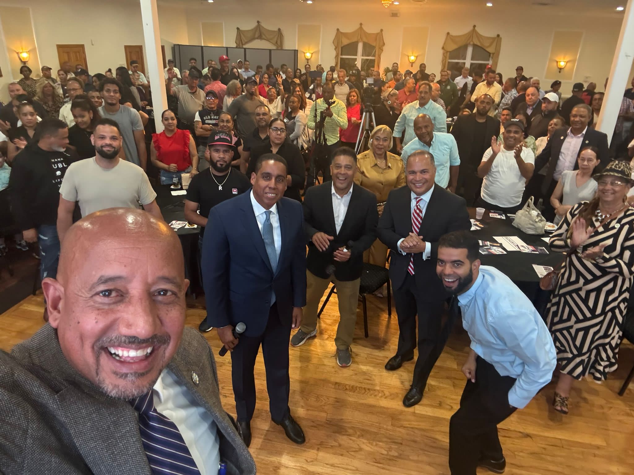 Realizan actividad para destacar gestión de Brian DePeña como alcalde de Lawrence