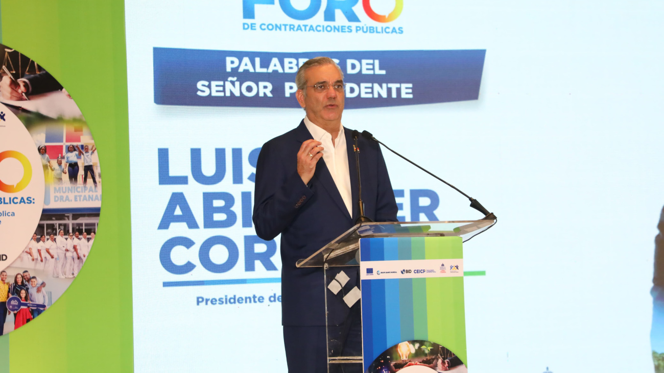 Abinader califica nueva Ley de Contrataciones Públicas como herramienta que transforma las compras estatales