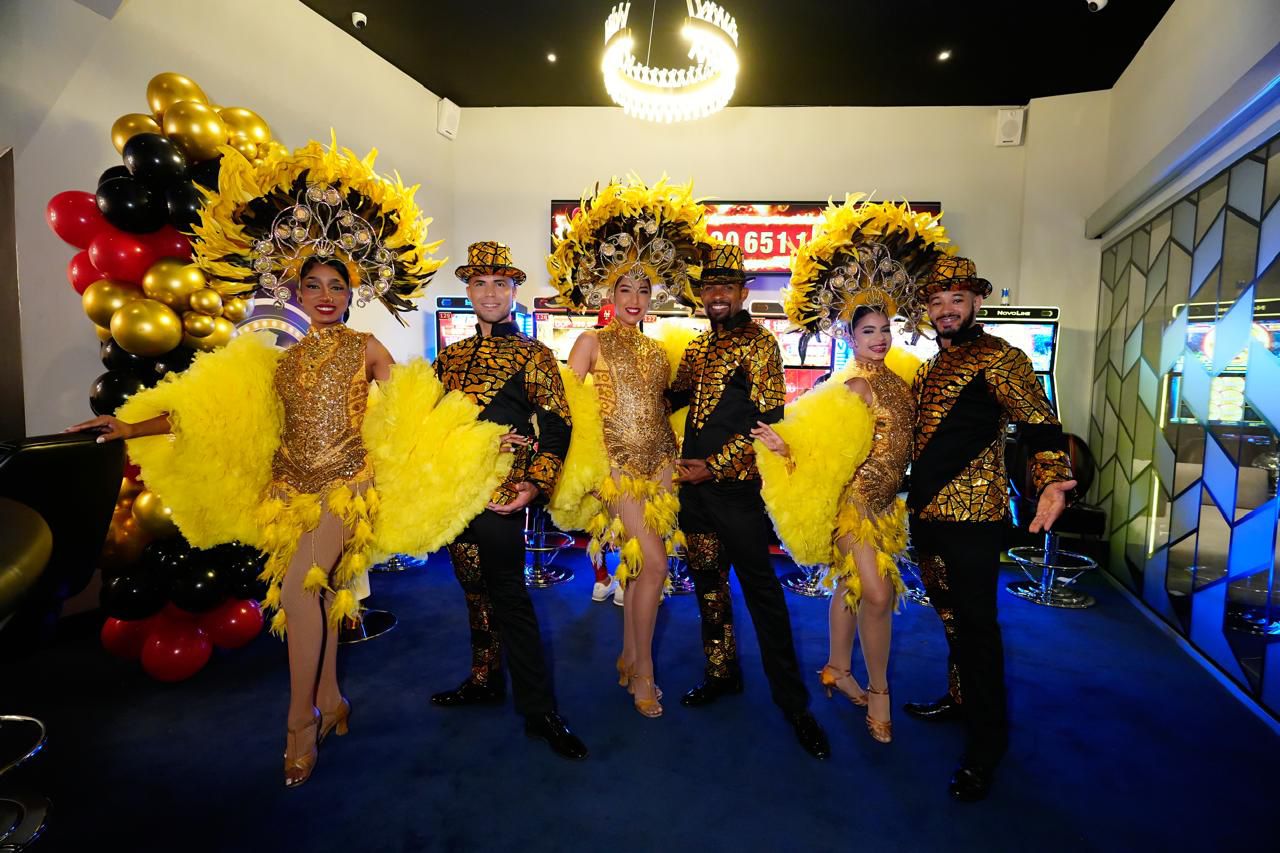 Casino Platino celebra noveno aniversario con una noche de oro llena de premios, glamour y entretenimiento