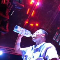 Don Miguelo pone a Alofoke y figuras presentes a tomar shots al ritmo de "Bébetelo"