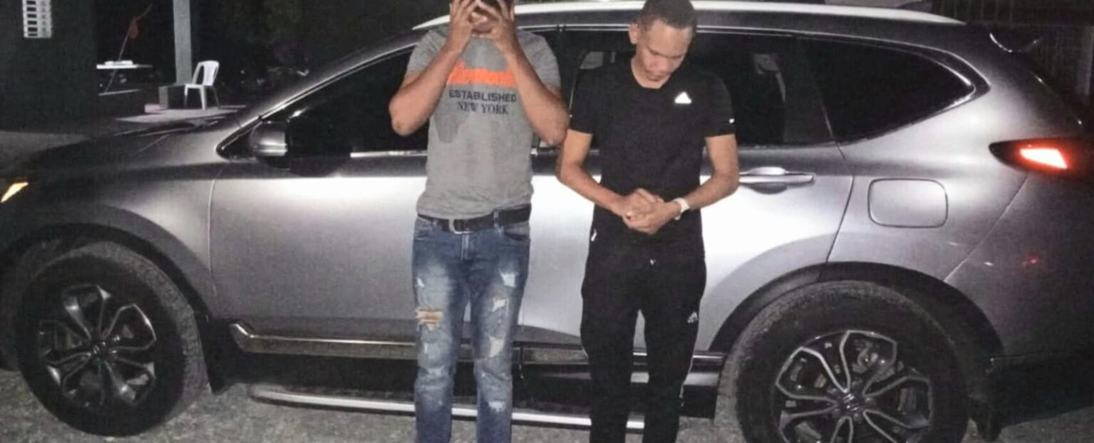Detienen a dos dominicanos con cuatro haitianos en situación irregular en el kilómetro 15 de Azua