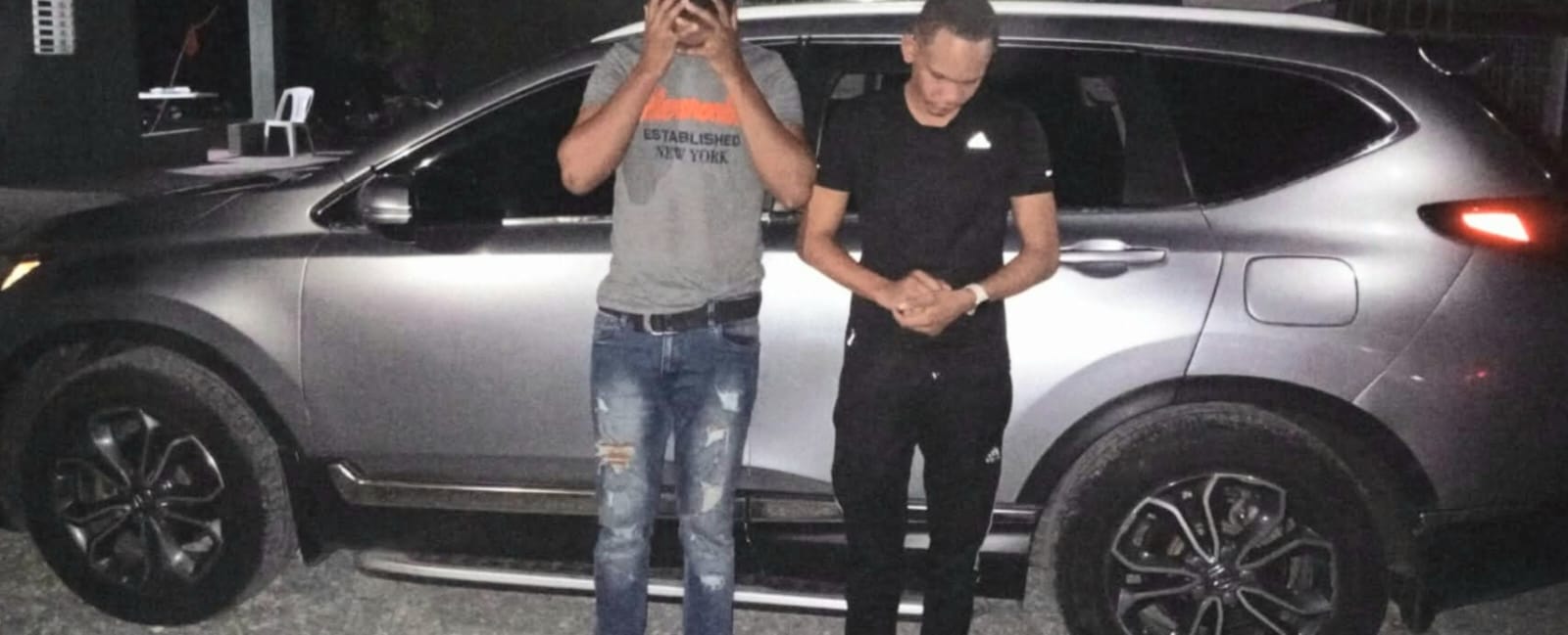 Detienen a dos dominicanos con cuatro haitianos en situación irregular en el kilómetro 15 de Azua