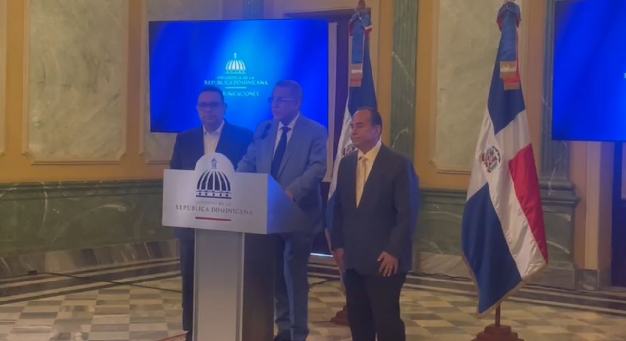 Gobierno entrega en PGR informe sobre irregularidades en SeNaSa y reitera compromiso con la transparencia